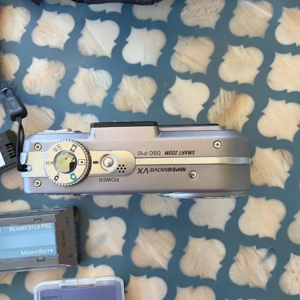 Sony Cyber-shot DSC-P10 Compact Digital Camera Silver 5MP 3X Optical Zoom